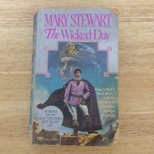 🌞 5/$25 Mary Stewart The Wicked Day 370 pgs King Aurthur’s final days 370 pgs